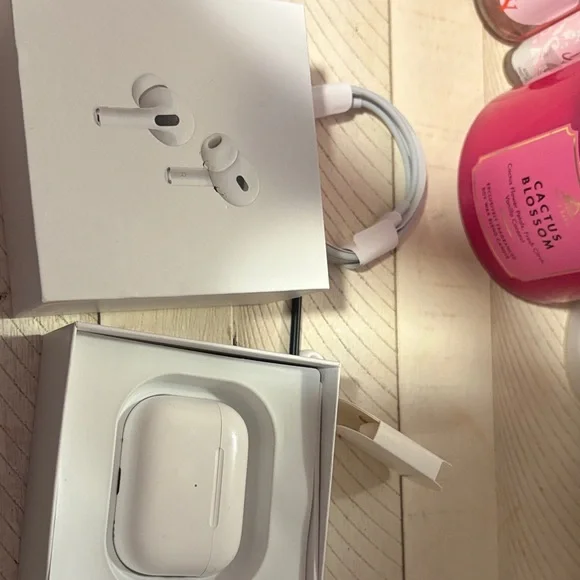 Apple White Earbud Headphones